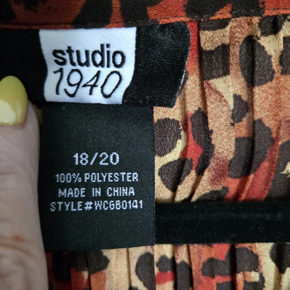 Studio 1940 Leopard Print Sleeveless Crinkle,Pleated Plus Size Blouse Size 18-20 - Picture 5 of 10